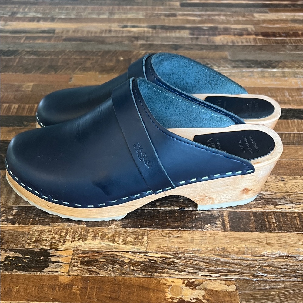 Maguba Sweden Berkeley Navy Slide Clogs with Natural Wood Sole